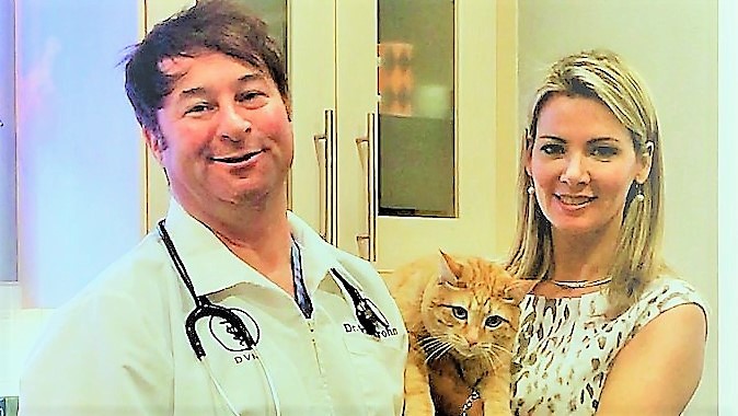 Cat Behaviorist Mieshelle with veterinarian